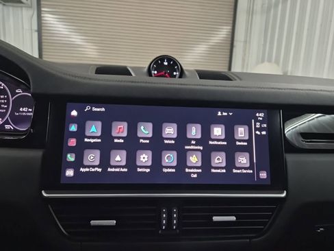 Used 2022 Porsche Cayenne S image 27