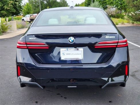 Used 2026 BMW 530i xDrive w/ M Sport Package AWD/4WD image 4