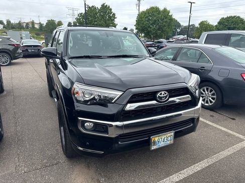 Used 2018 Toyota 4Runner Limited AWD/4WD image 9
