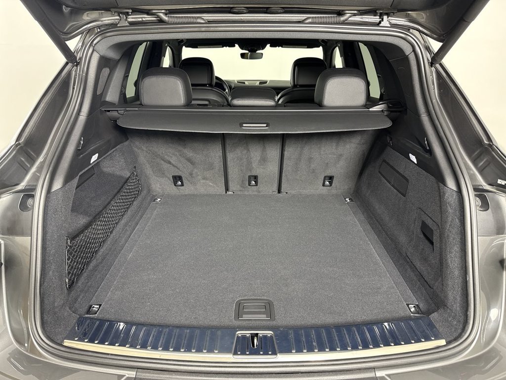 Certified 2024 Porsche Cayenne AWD/4WD image 20