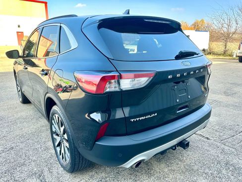 Used 2020 Ford Escape Titanium image 4