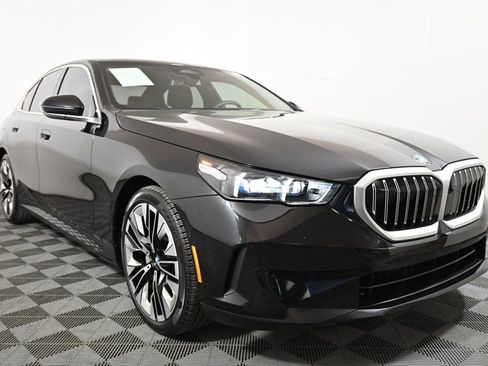 Certified 2025 BMW 530i xDrive w/ Premium Package image 4