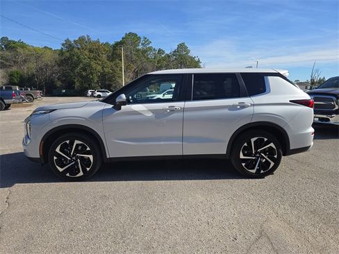 Used 2024 Mitsubishi Outlander SE Black Edition image 3