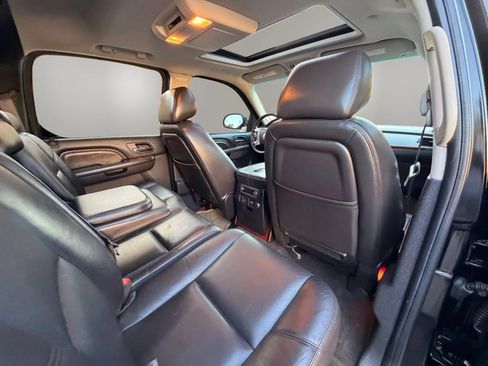 Used 2011 Cadillac Escalade EXT Premium AWD/4WD image 24