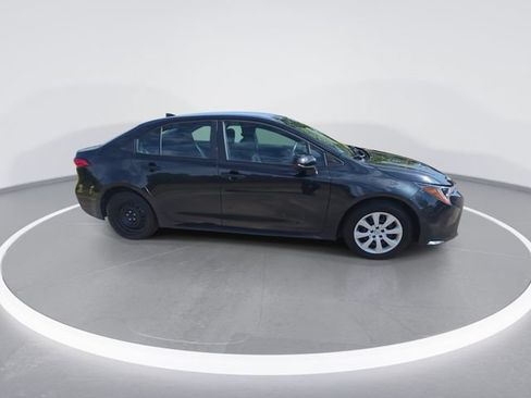 Used 2022 Toyota Corolla LE FWD image 9