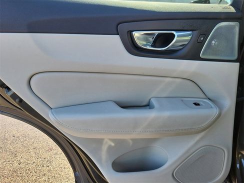 Used 2018 Volvo XC60 T6 Inscription w/ Luxury Seat Package image 11
