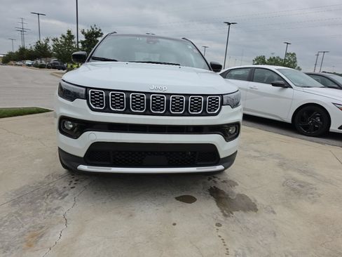 Used 2025 Jeep Compass Limited AWD/4WD image 2