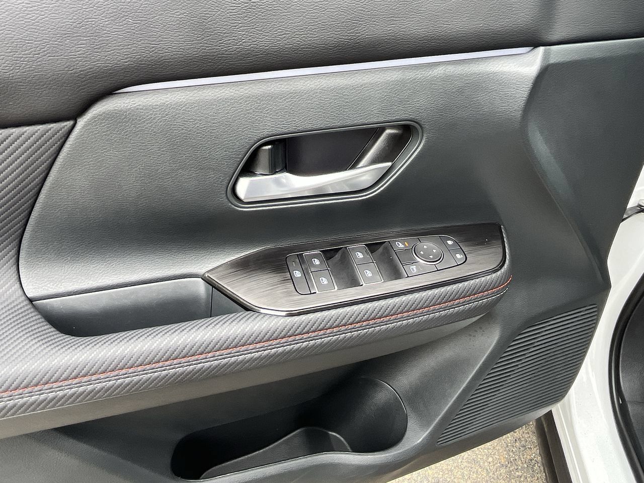 Used 2025 Nissan Kicks SR AWD/4WD image 20