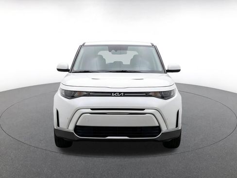 Used 2025 Kia Soul LX w/ LX Technology Package FWD image 2