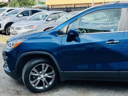 Used 2020 Chevrolet Trax LT w/ Sun & Sound Package AWD/4WD image 9