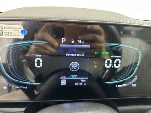 Used 2023 Kia Niro EX image 18