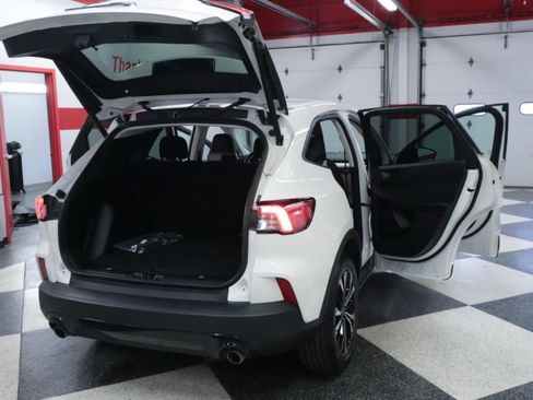 Used 2022 Ford Escape SE w/ SE Sport Appearance Package image 23
