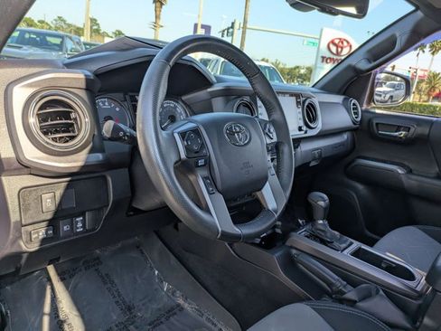 Used 2022 Toyota Tacoma TRD Sport w/ Technology Package image 10