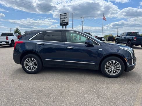 Used 2017 Cadillac XT5 Luxury w/ Driver Awareness Package AWD/4WD image 2