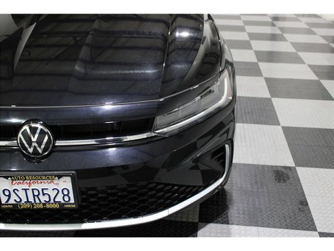 Used 2025 Volkswagen Jetta SE image 8