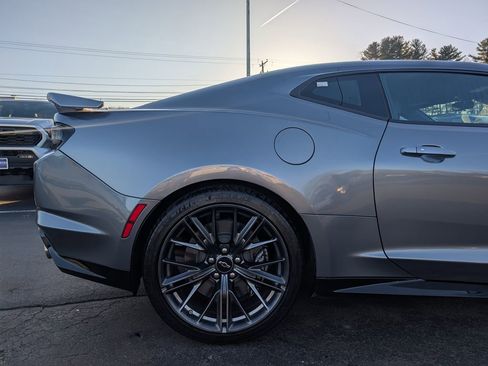 Used 2022 Chevrolet Camaro ZL1 image 8