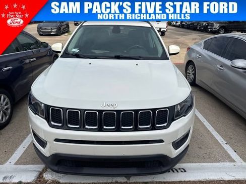 Used 2018 Jeep Compass Latitude w/ Popular Equipment Group FWD image 2
