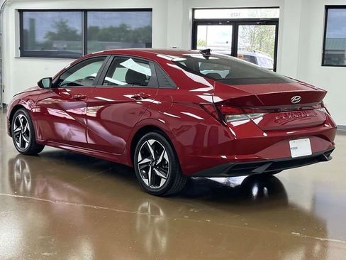 Used 2023 Hyundai Elantra SEL w/ Convenience Package FWD image 8