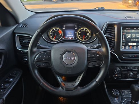 Used 2021 Jeep Cherokee Trailhawk AWD/4WD image 18