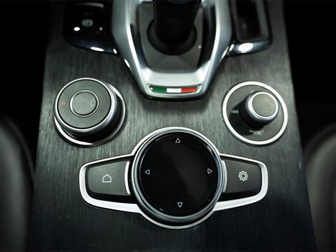 Used 2021 Alfa Romeo Stelvio Sprint w/ Nero Edizione image 38