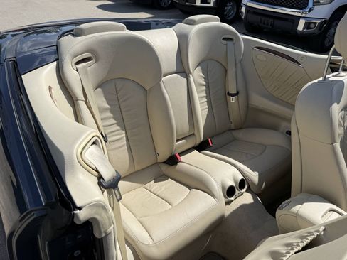 Used 2007 Mercedes-Benz CLK 350 Cabriolet image 16