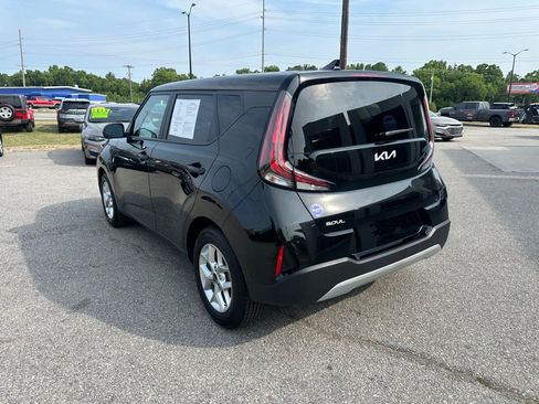 Used 2025 Kia Soul LX w/ LX Technology Package FWD image 3