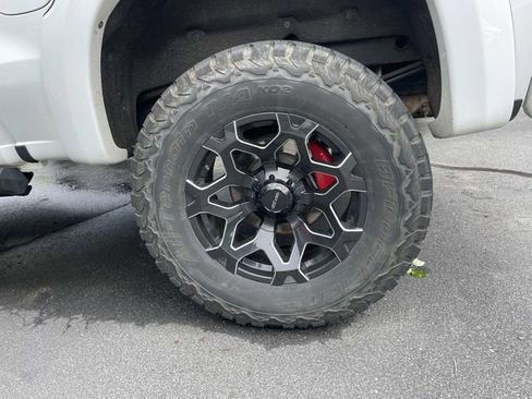 Used 2021 Chevrolet Silverado 1500 RST w/ Convenience Package II AWD/4WD image 9