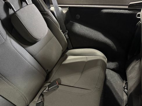 Used 2018 Jeep Wrangler Sport AWD/4WD image 37