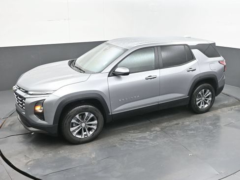 Used 2026 Chevrolet Equinox LT FWD image 34