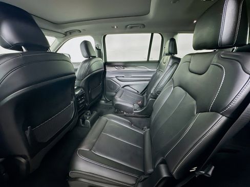 Used 2023 Jeep Grand Cherokee L Limited image 29