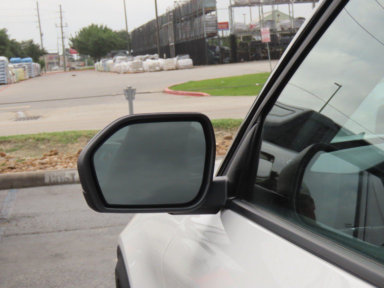 Used 2025 Ford Explorer Active RWD image 19