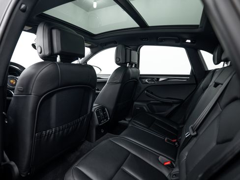 Used 2018 Porsche Macan AWD/4WD image 21