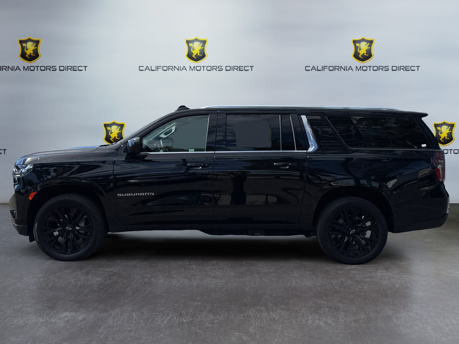 Used 2024 Chevrolet Suburban LS w/ Driver Alert Package AWD/4WD image 2
