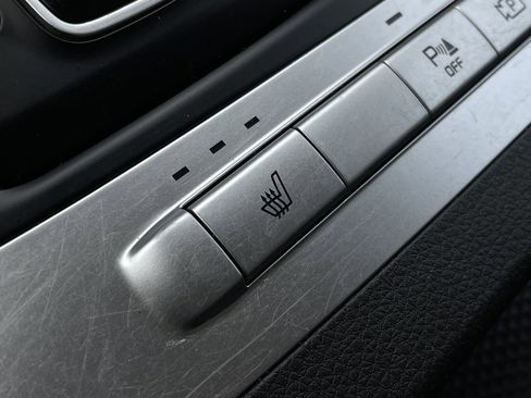 Certified 2023 Kia Carnival LX image 17