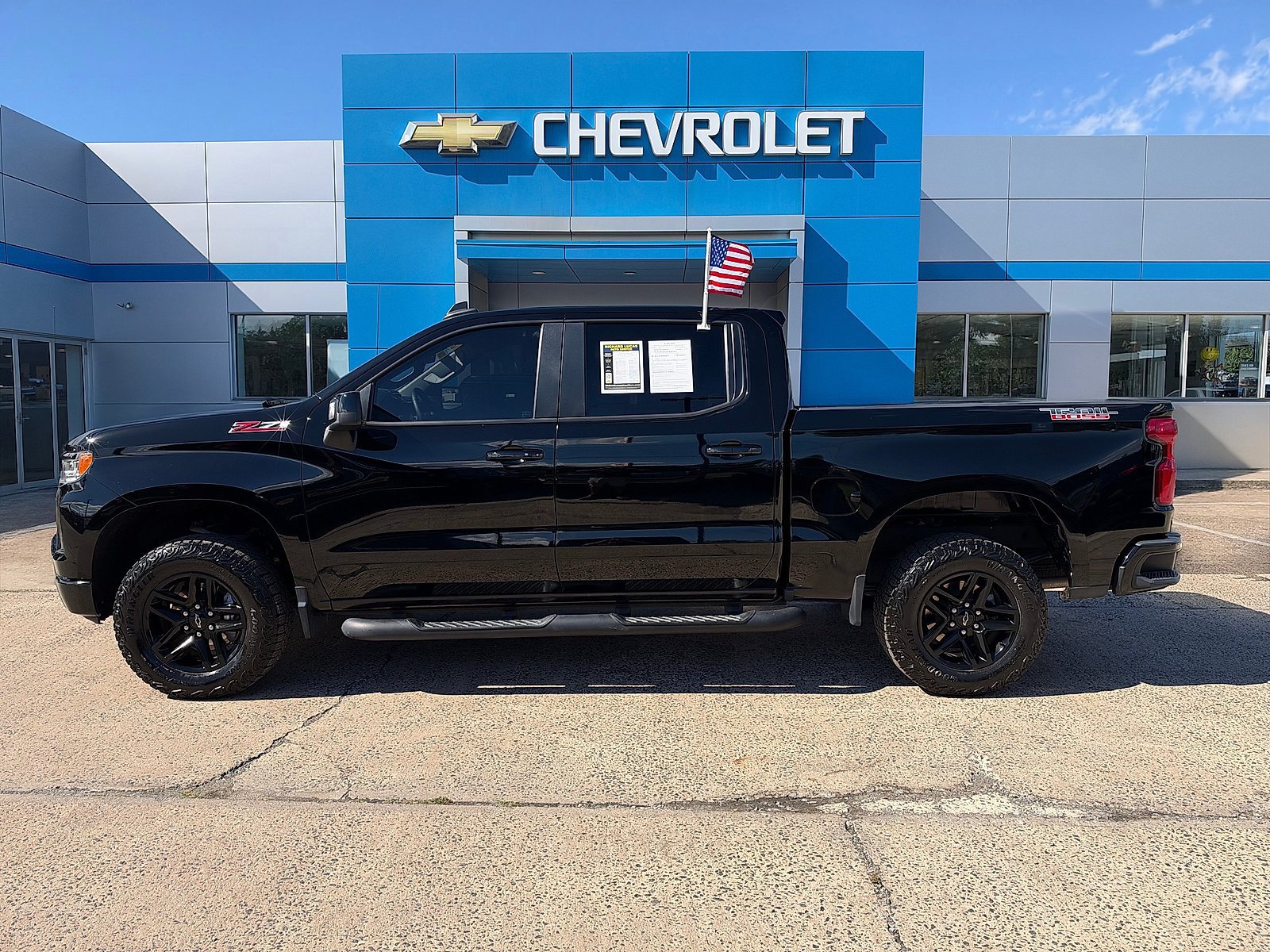 Used 2024 Chevrolet Silverado 1500 LT Trail Boss w/ Convenience Package II AWD/4WD image 8