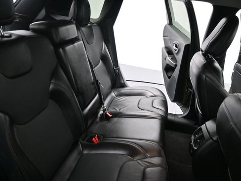 Used 2020 Jeep Cherokee Limited AWD/4WD image 14