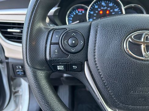 Used 2015 Toyota Corolla LE image 13