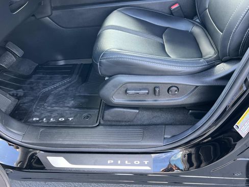 Used 2025 Honda Pilot EX-L image 18