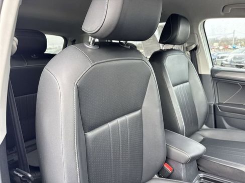 Used 2023 Volkswagen Tiguan SE image 25