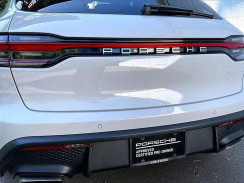 Certified 2023 Porsche Macan AWD/4WD image 13