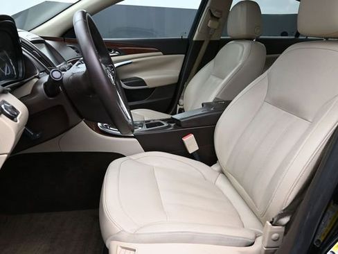 Used 2017 Buick Regal Premium w/ Driver Confidence Package #1 FWD image 10