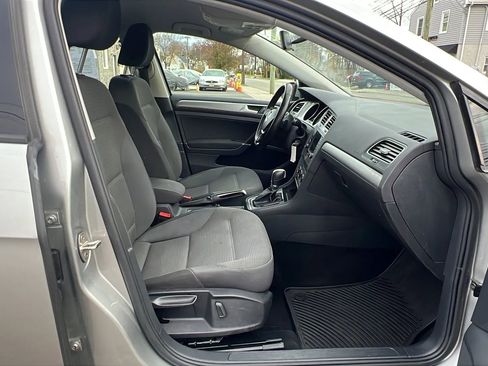 Used 2017 Volkswagen Golf S image 31