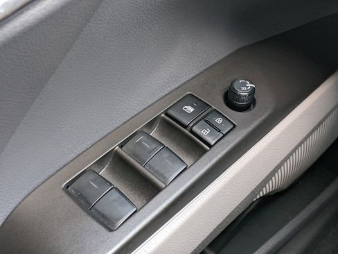 Used 2023 Toyota Camry SE image 17