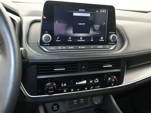 Used 2025 Nissan Rogue SV FWD image 23