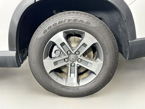 Used 2025 Honda Pilot EX-L image 11