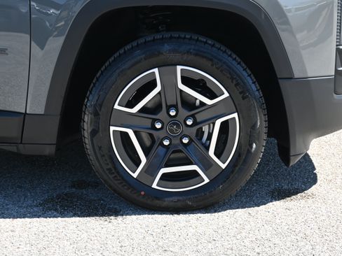 New 2026 Jeep Cherokee Laredo AWD/4WD image 13