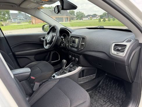Used 2018 Jeep Compass Sport AWD/4WD image 14