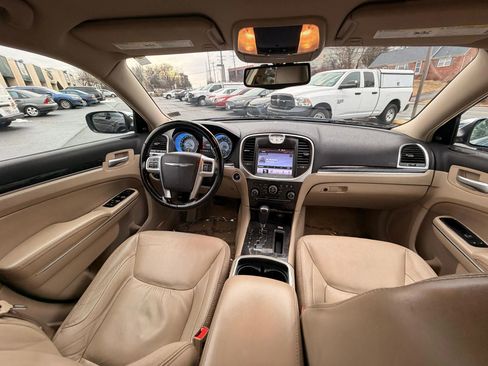 Used 2011 Chrysler 300 Limited image 23