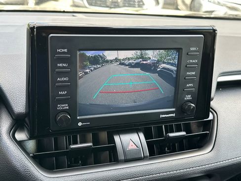 Used 2022 Toyota RAV4 LE AWD/4WD image 24