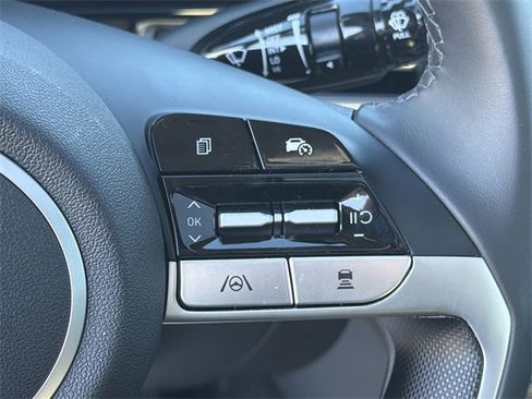 Certified 2025 Hyundai Elantra SEL image 24